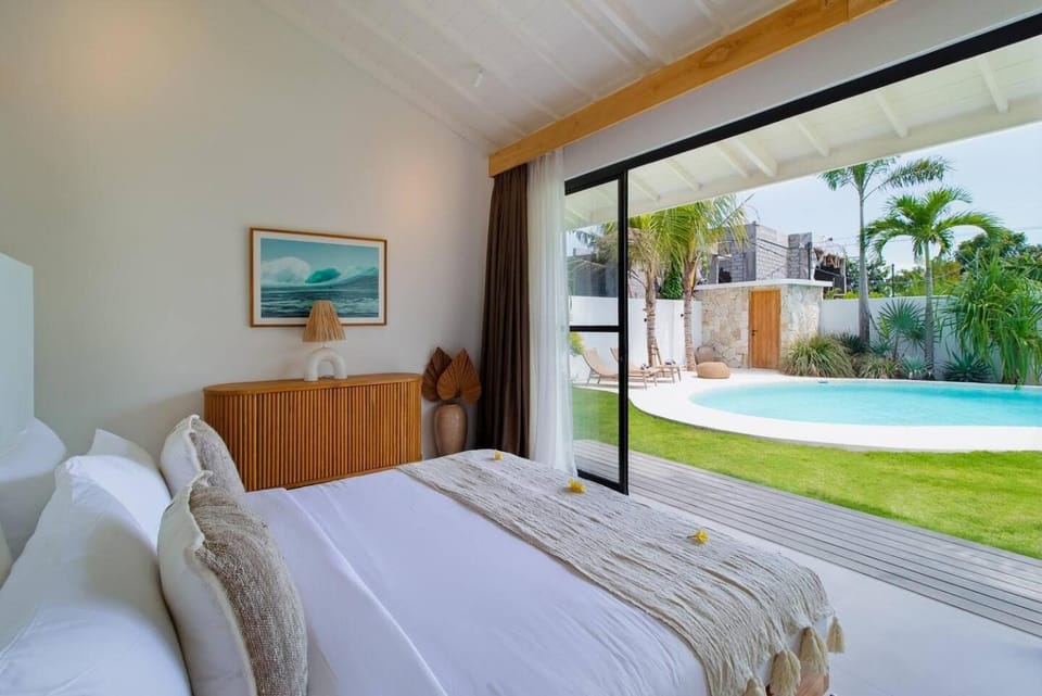 Stunning 3 Bed Villa, Close to Cafes and Beach Villa in North Kuta