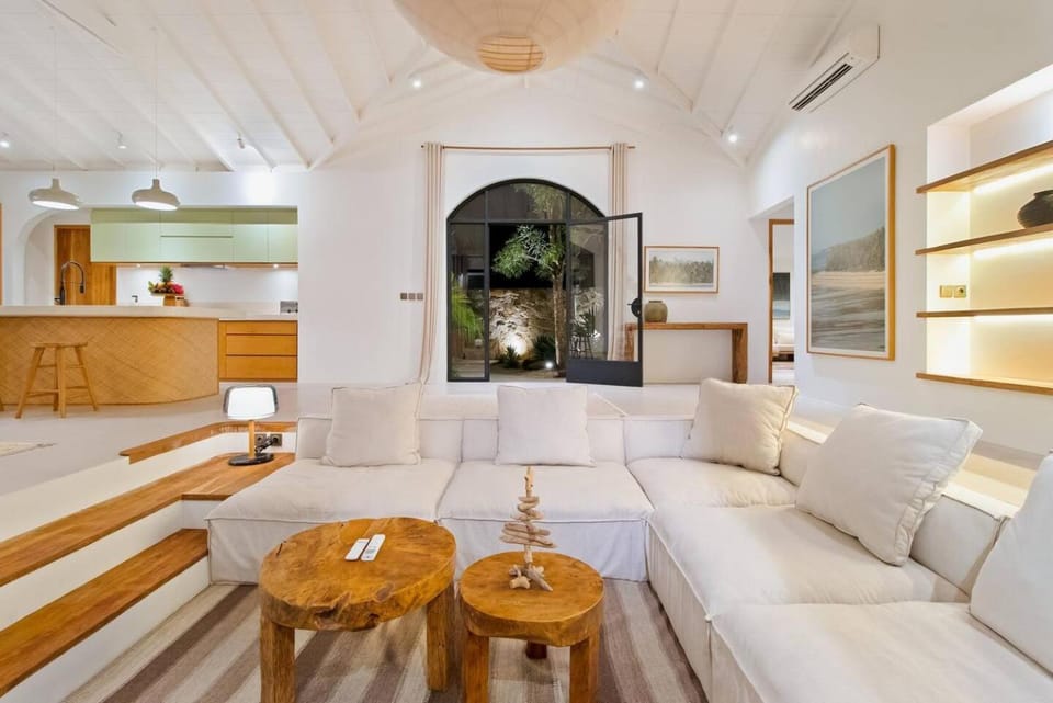 Stunning 3 Bed Villa, Close to Cafes and Beach Villa in North Kuta