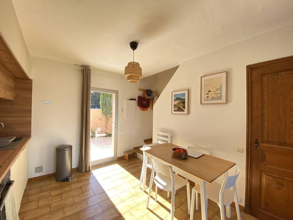 Mazet rénové avec piscine, tennis, 2 terrasses à Cavalaire-sur-Mer. - FR-1-100-333 House in Cavalaire-sur-Mer