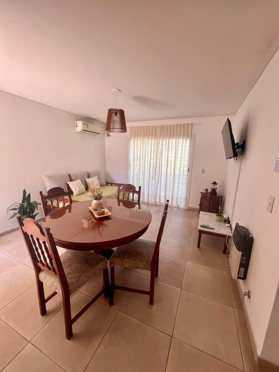 TV and multimedia, Living room, Dining area