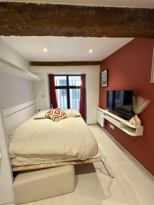 Bed, Photo of the whole room