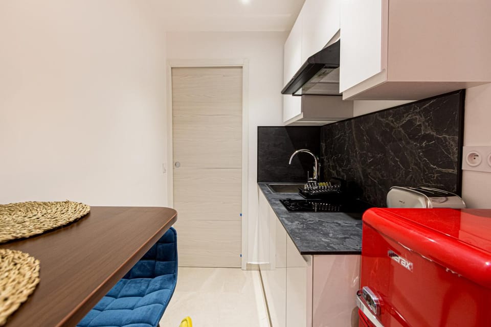 Kitchen or kitchenette, stove