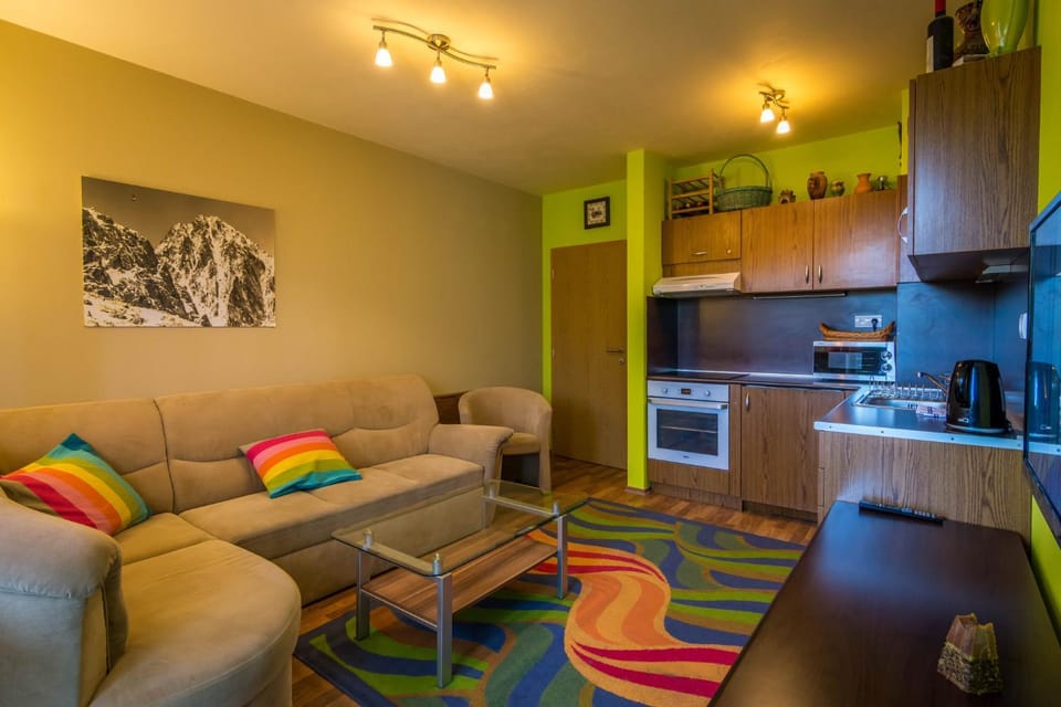 Kitchen or kitchenette, Living room