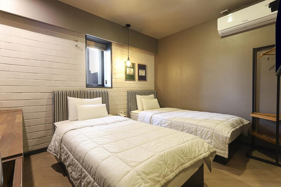 Bed, Decorative detail, Bedroom, Area and facilities, furniture