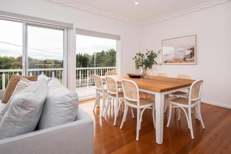View (from property/room), Balcony/Terrace, Seating area, Dining area