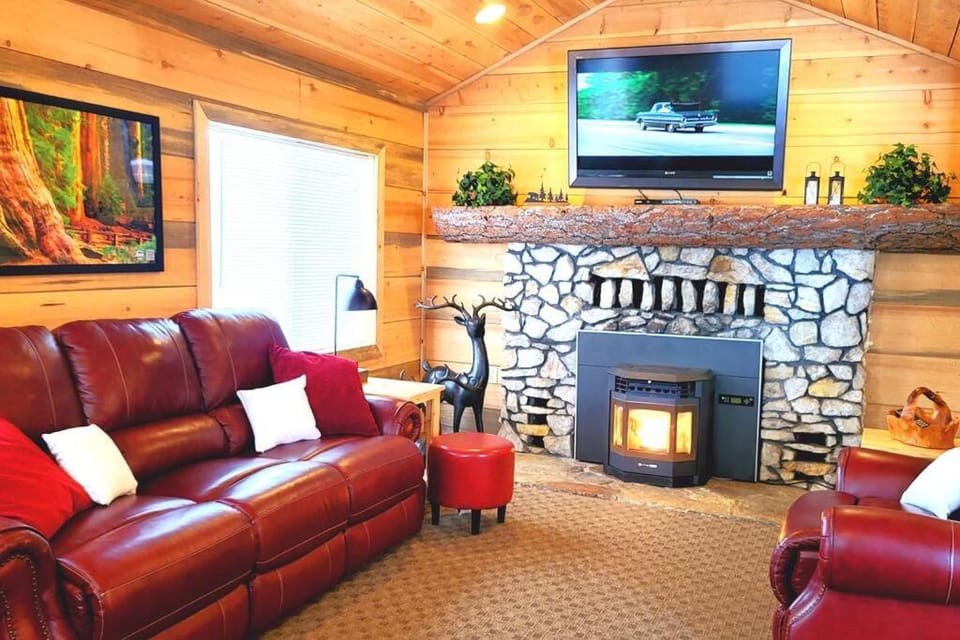 TV and multimedia, Living room, Seating area, Evening entertainment