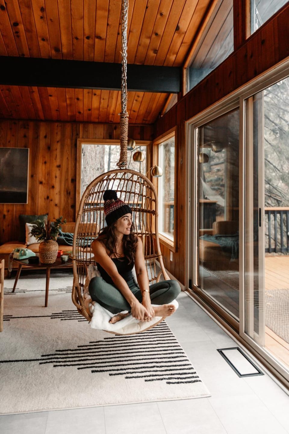 Lightfoot Cabin Mid-Century Perfect Romantic Getaway Hot Tub Sauna Cabin in Running Springs