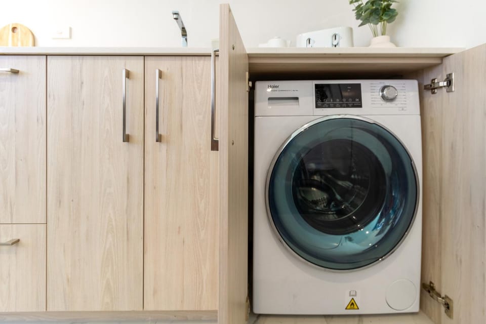 Kitchen or kitchenette, hair dresser, washing machine, dryer