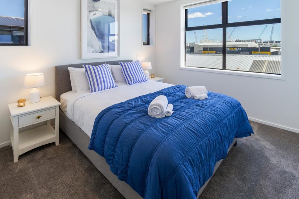 Bed, Neighbourhood, View (from property/room), Photo of the whole room, Decorative detail, towels