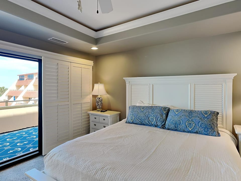 Bed, Balcony/Terrace, Seating area, Bedroom, furniture, wardrobe, air conditioner
