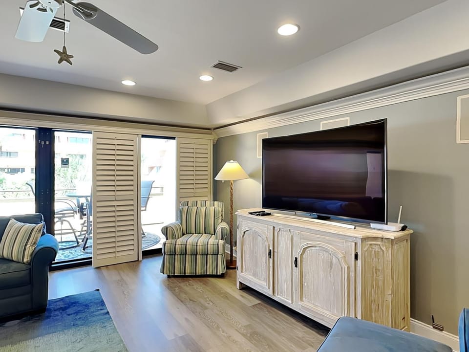 TV and multimedia, Balcony/Terrace, Living room, Seating area, furniture
