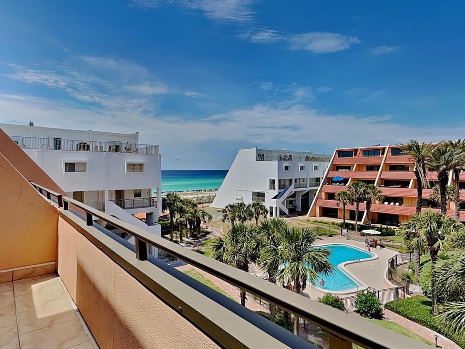 Garden, Balcony/Terrace, Beach, Pool view, Sea view, Swimming pool