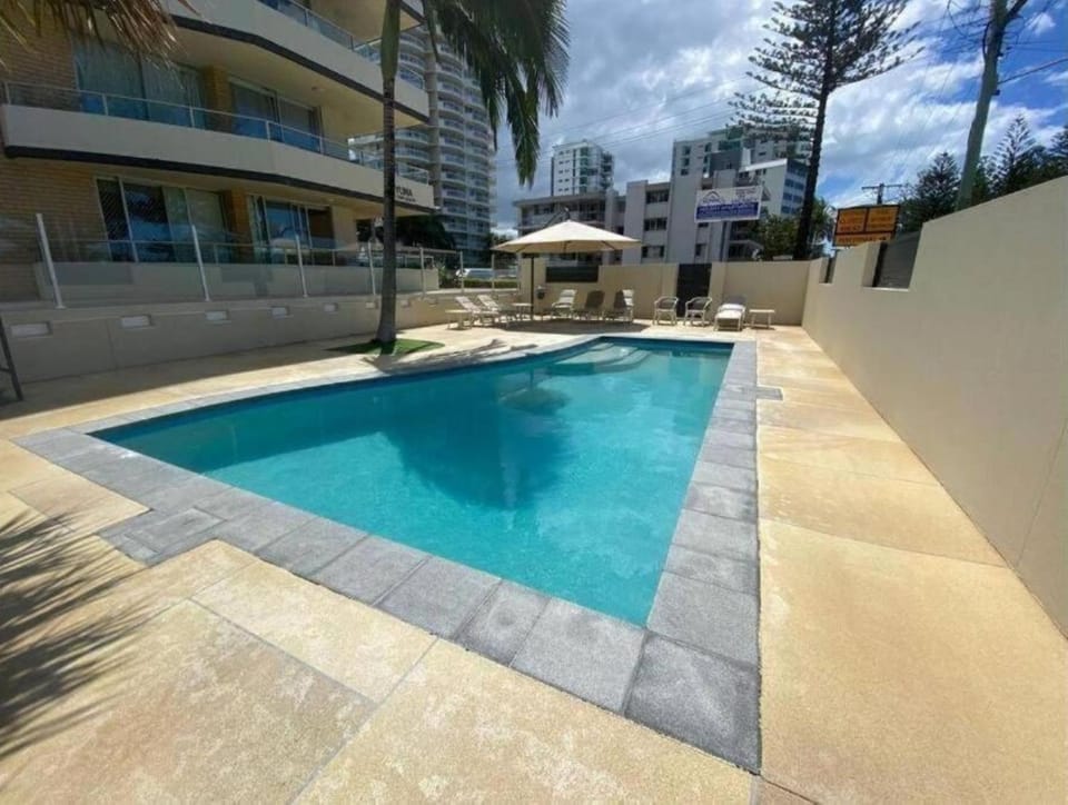 Property building, Patio, Day, Pool view, Swimming pool, sunbed
