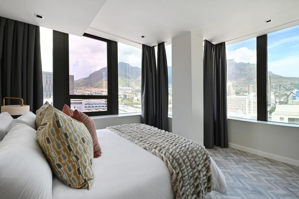 15th Floor Two Bed Panoramic City Views and Modern Apartment in Cape Town