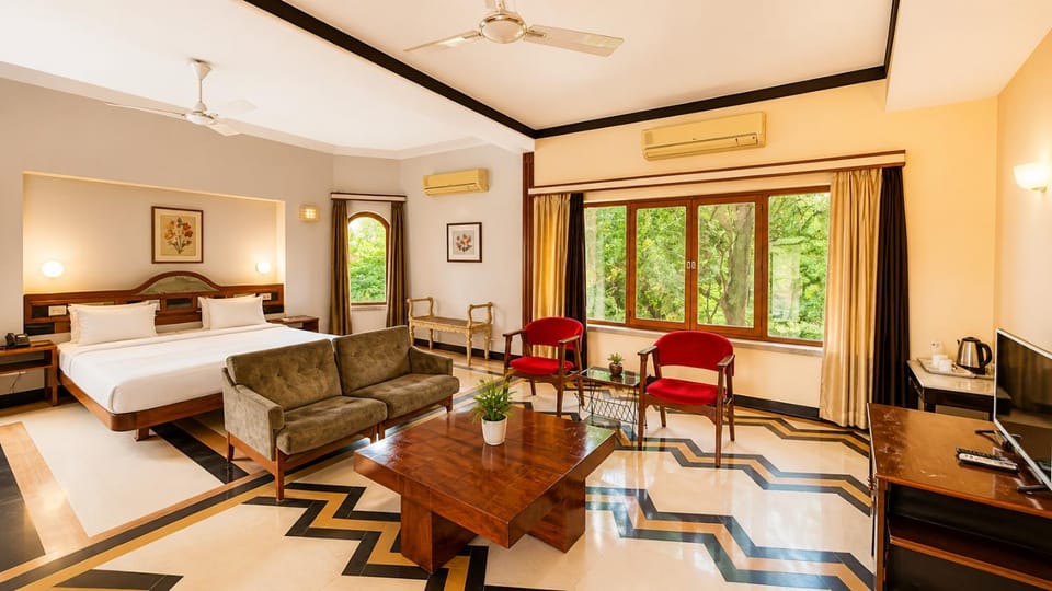 Bed, TV and multimedia, Living room, Photo of the whole room, Seating area, air conditioner
