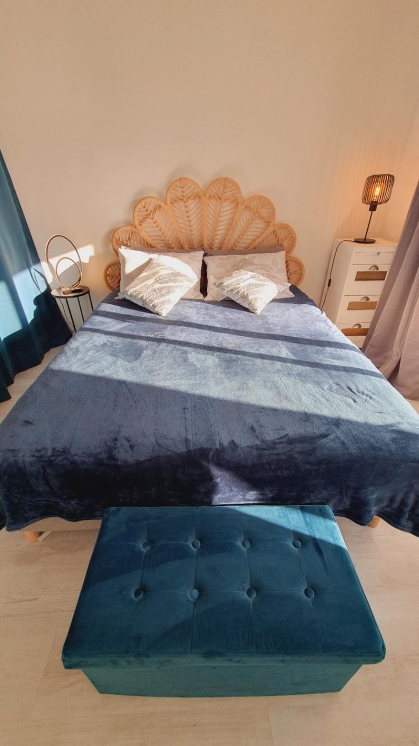 Bed, Bedroom, cot