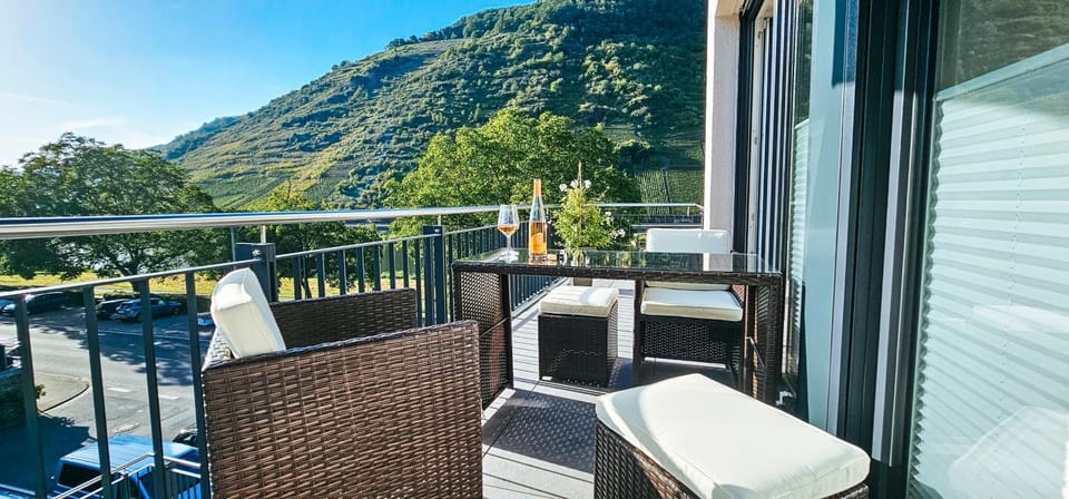 Balcony/Terrace, Mountain view