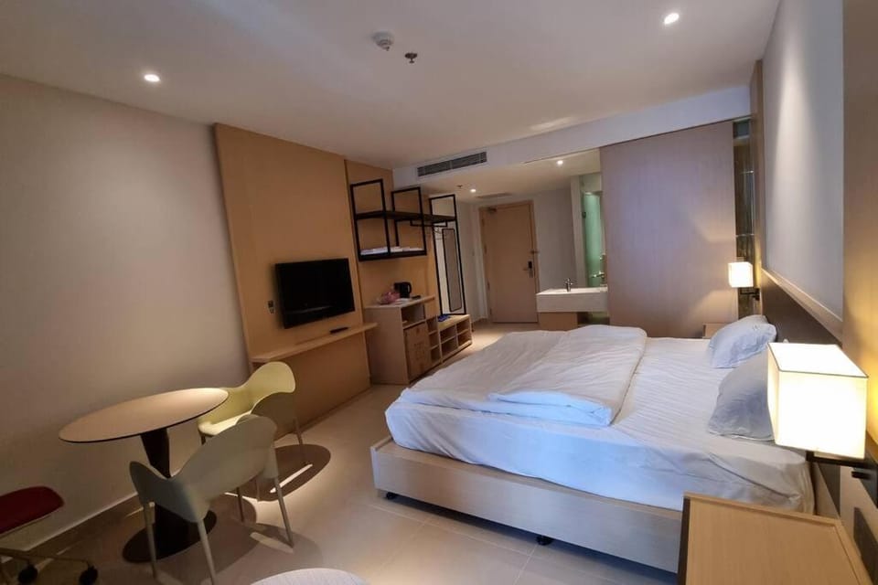 Bed, TV and multimedia, Seating area, Bedroom, hair dresser, wardrobe