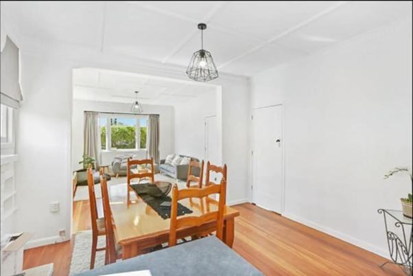 Central and Affordable - Cute Art Deco House in Gisborne