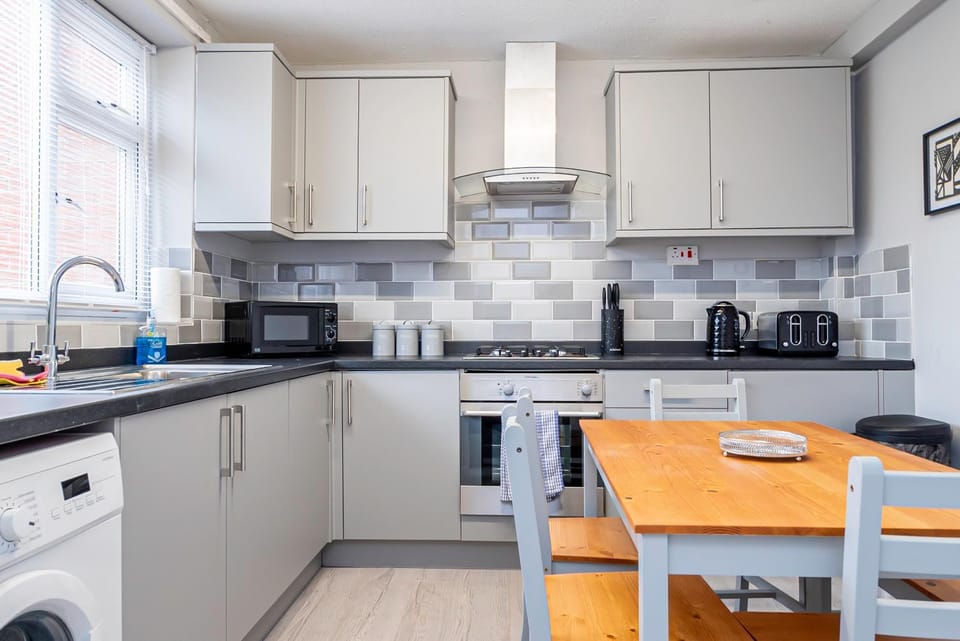 Coffee/tea facilities, Kitchen or kitchenette, Dining area, minibar, pet friendly, stove, toaster, washing machine