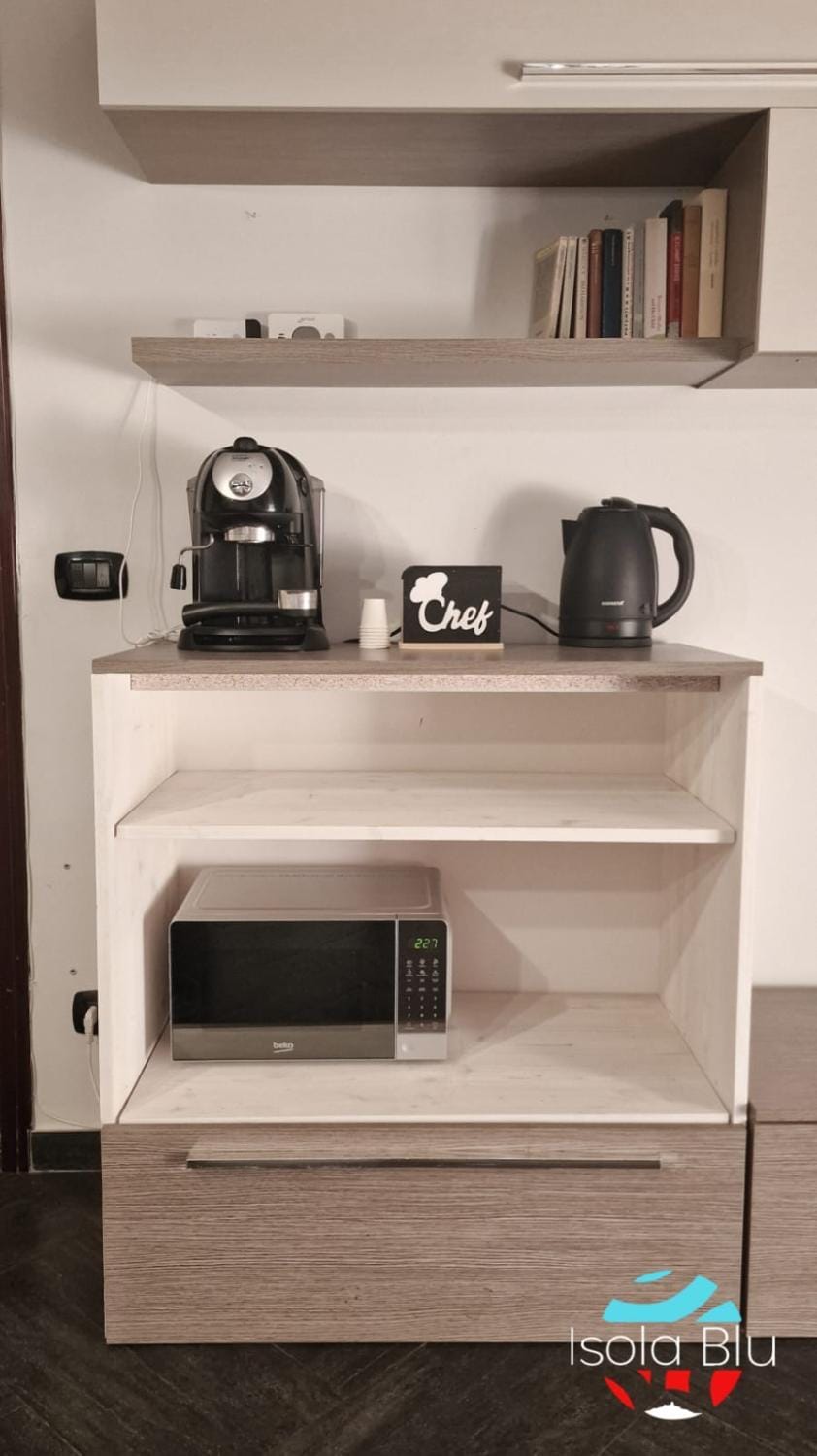 Coffee/tea facilities, microwave