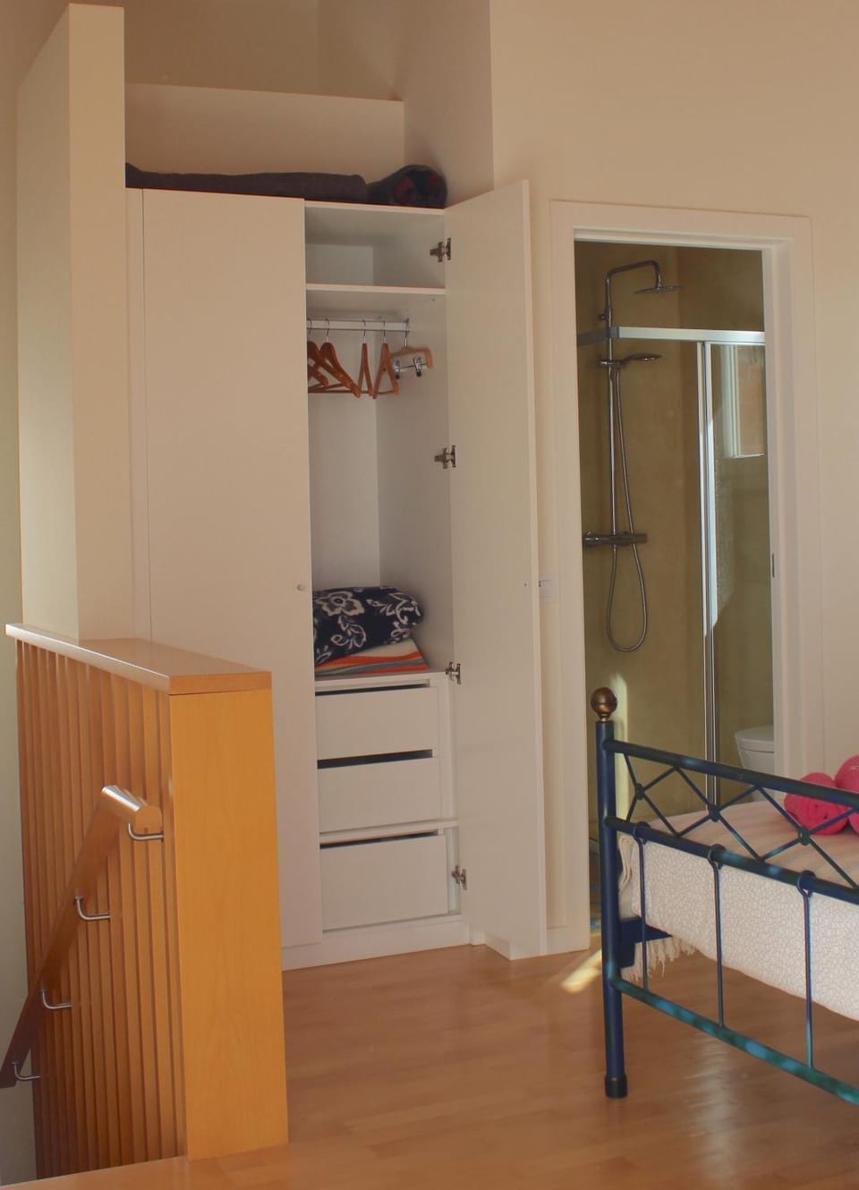 Bed, Bathroom, Photo of the whole room, Bedroom, wardrobe