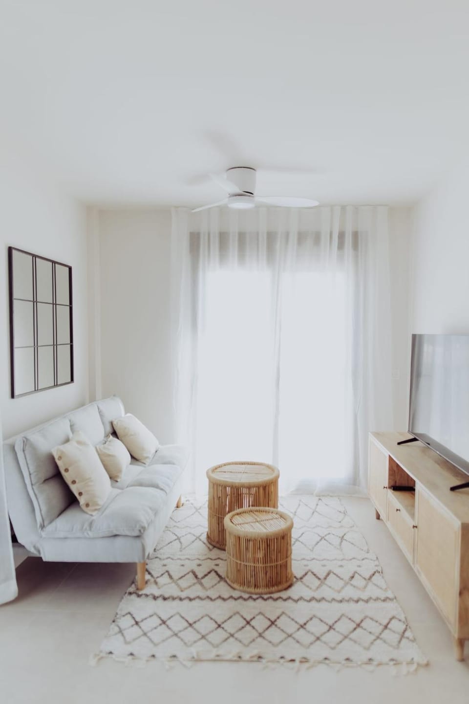 TV and multimedia, Living room, Evening entertainment