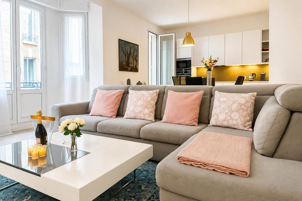 Spacious & Stylish 3 bedroom Near Monaco House in Avenue du Carnier