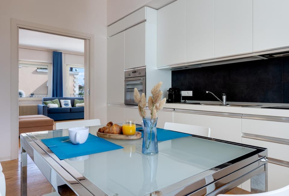 Kitchen or kitchenette, Food and drinks, Dining area, minibar