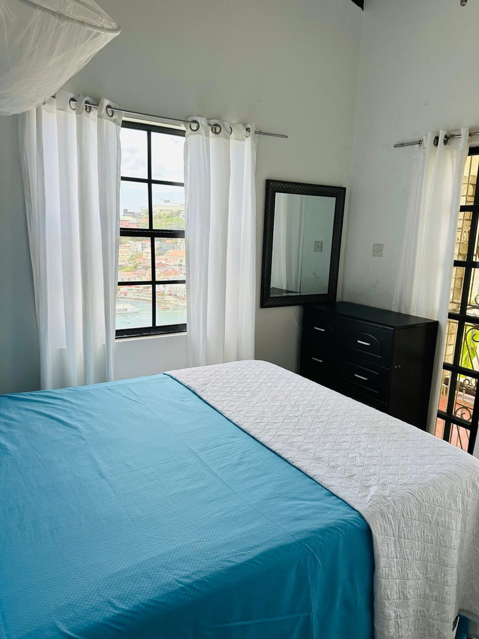 Bed, View (from property/room), View (from property/room), Bedroom, City view, City view, Sea view, Sea view