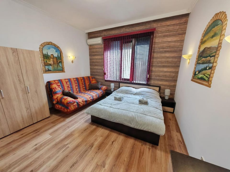 Bed, Living room, Photo of the whole room, Seating area, Bedroom, wardrobe