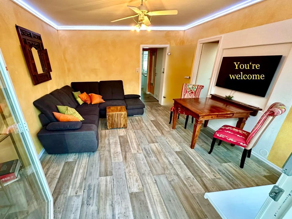 Communal lounge/ TV room, TV and multimedia, Living room, Seating area, Dining area