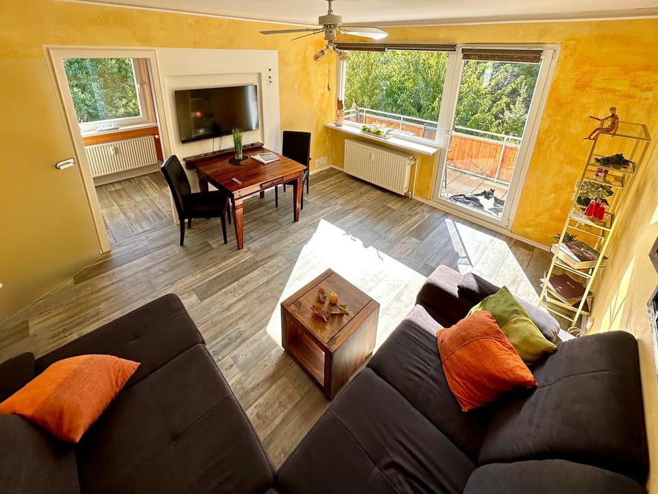 Communal lounge/ TV room, TV and multimedia, Living room, Seating area, Dining area