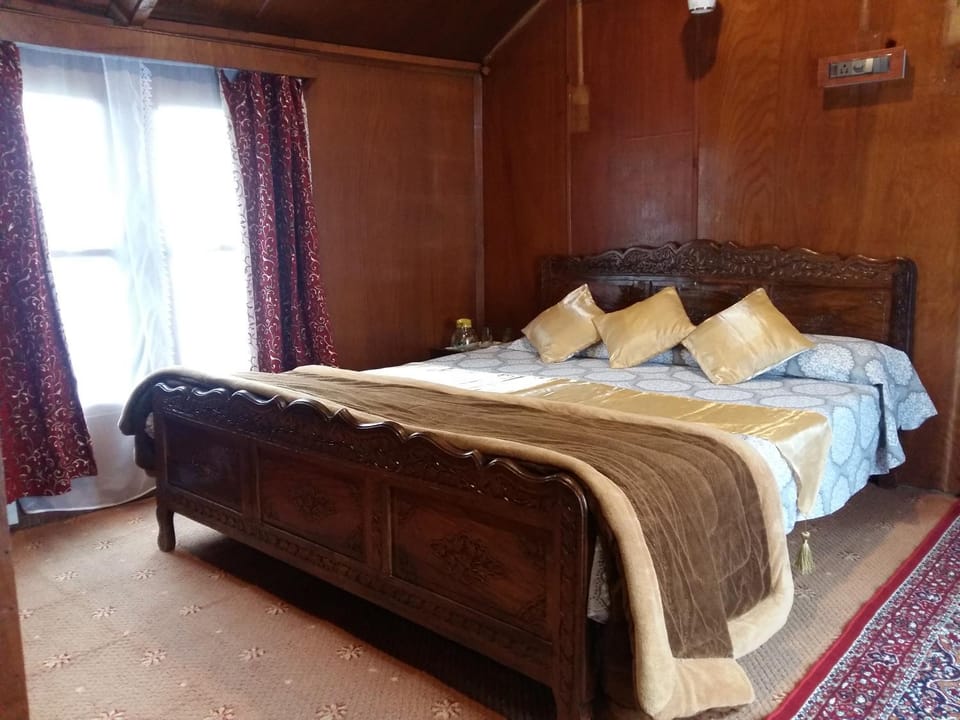 Houseboat Moon of Kashmir Docked boat in India