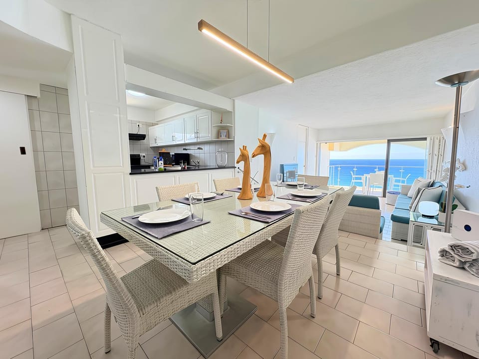 904 Bermudas - Stunning seaviews & beach access - 3BR Umhlanga Apartment in Umhlanga