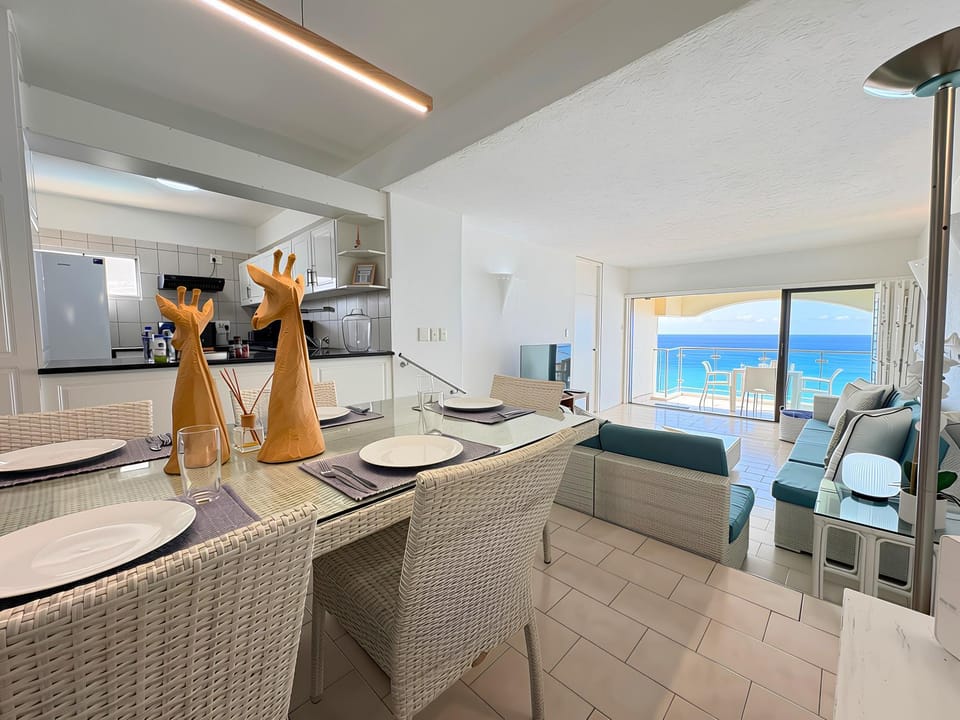 904 Bermudas - Stunning seaviews & beach access - 3BR Umhlanga Apartment in Umhlanga