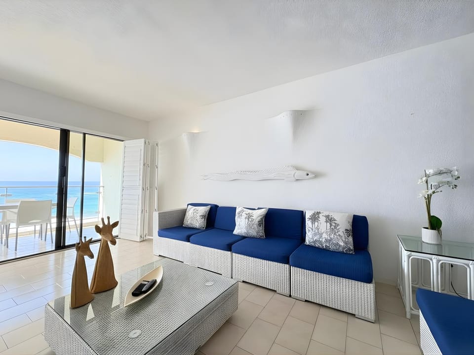 Patio, Patio, Day, Natural landscape, View (from property/room), Balcony/Terrace, Balcony/Terrace, Living room, Decorative detail, Seating area, Beach, Beach, Sea view, Sunrise, Sunset, Family, Family, internet, internet, elevator, air conditioner, air conditioner