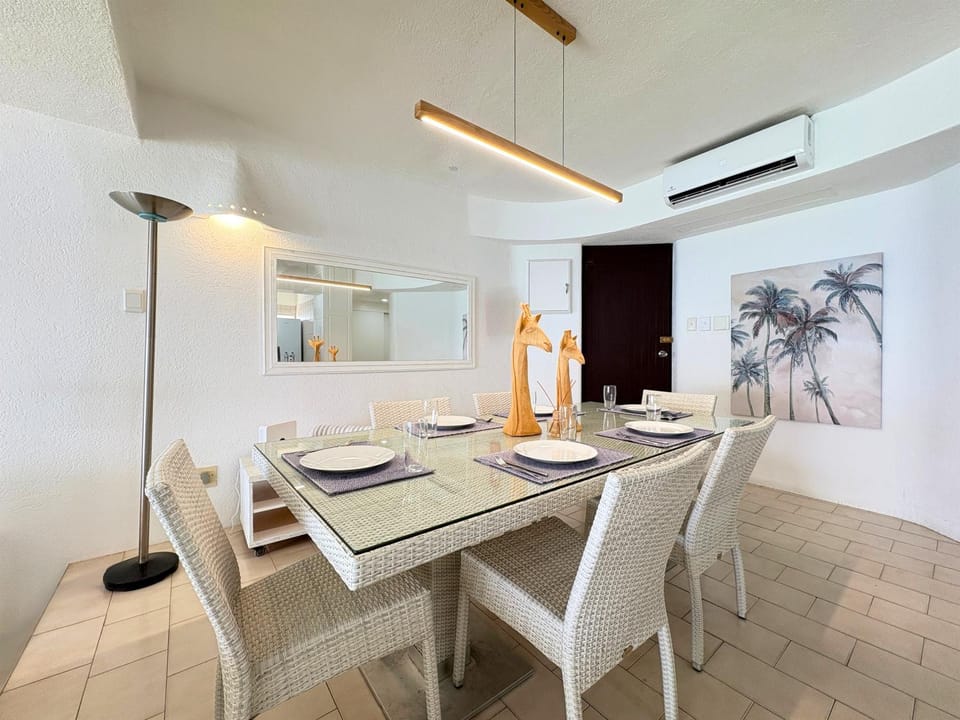 Dining area, internet, internet, air conditioner