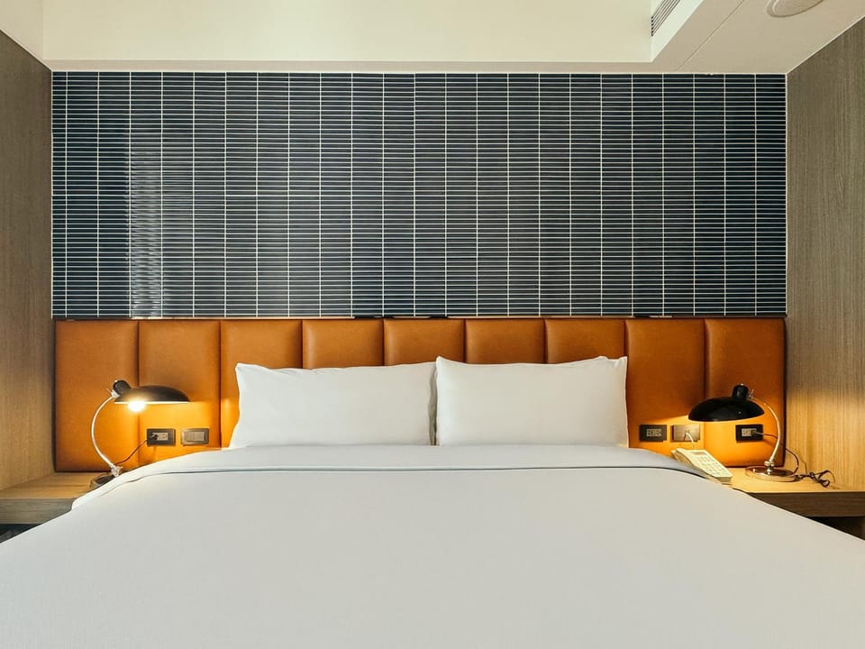 Property building, Bed, Bedroom