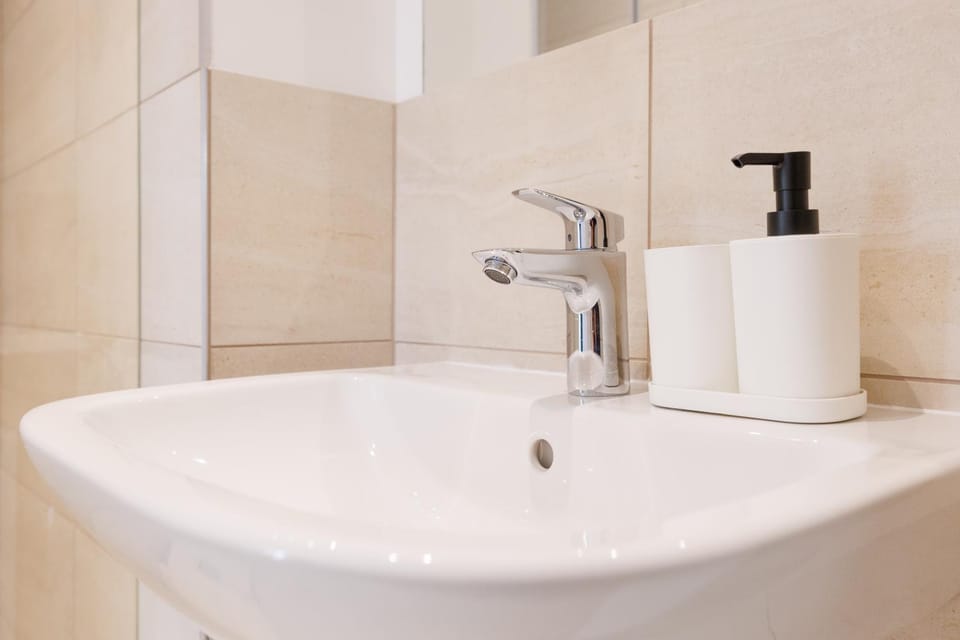 Shower, Bathroom, internet, internet, towels, towels, washing machine
