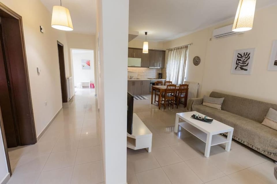 Living room, Dining area, air conditioner