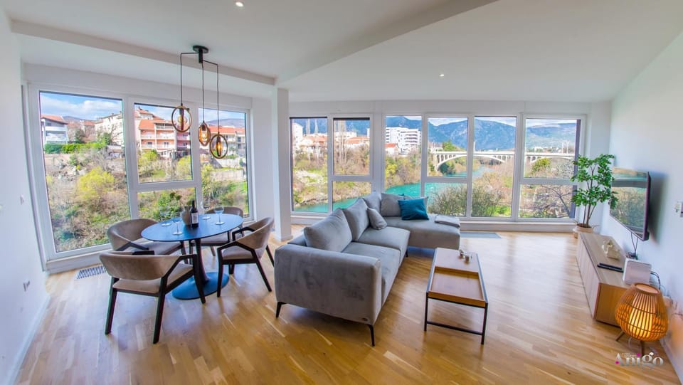 TV and multimedia, View (from property/room), Living room, Seating area, Dining area