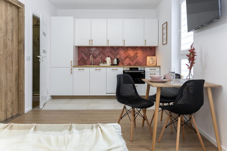 Coffee/tea facilities, Kitchen or kitchenette, Dining area