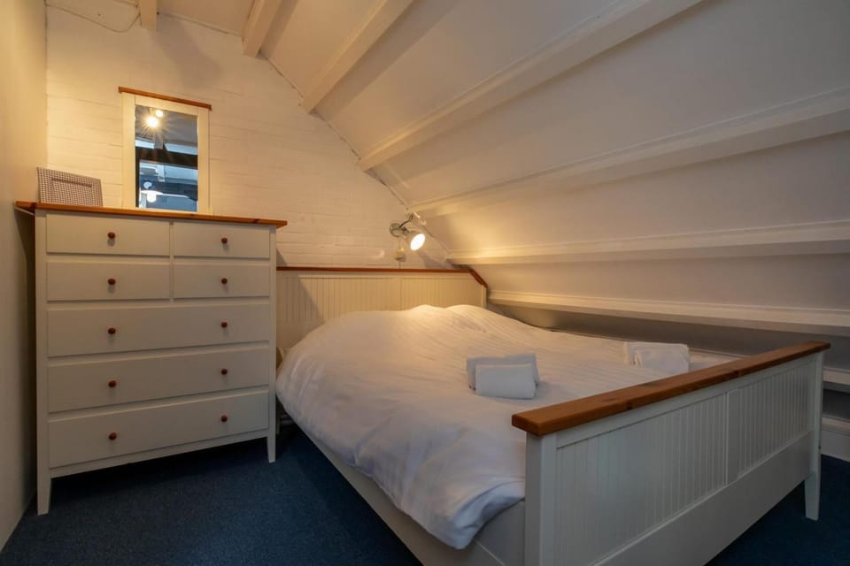 Welcome in - Vakantiehuisje Nr 86, Op een vakantiepark met zwembad, ruime en zonnige tuin Apartment in Burgh-Haamstede