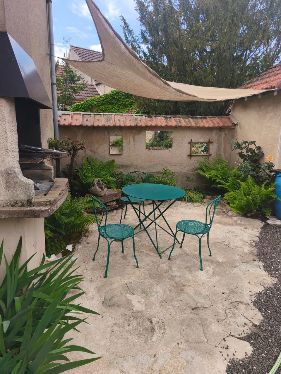 Chambre agréable au fond du jardin Vacation rental in Centre-Val de Loire