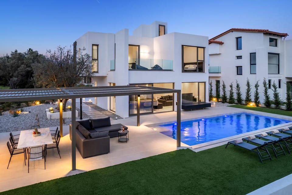 Property building, Swimming pool