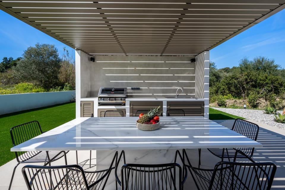 Day, Dining area
