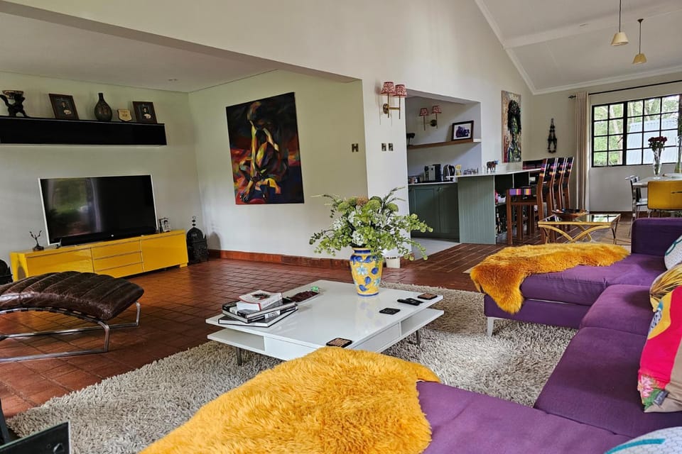 Communal lounge/ TV room, TV and multimedia, Kitchen or kitchenette, Living room, Seating area, Evening entertainment