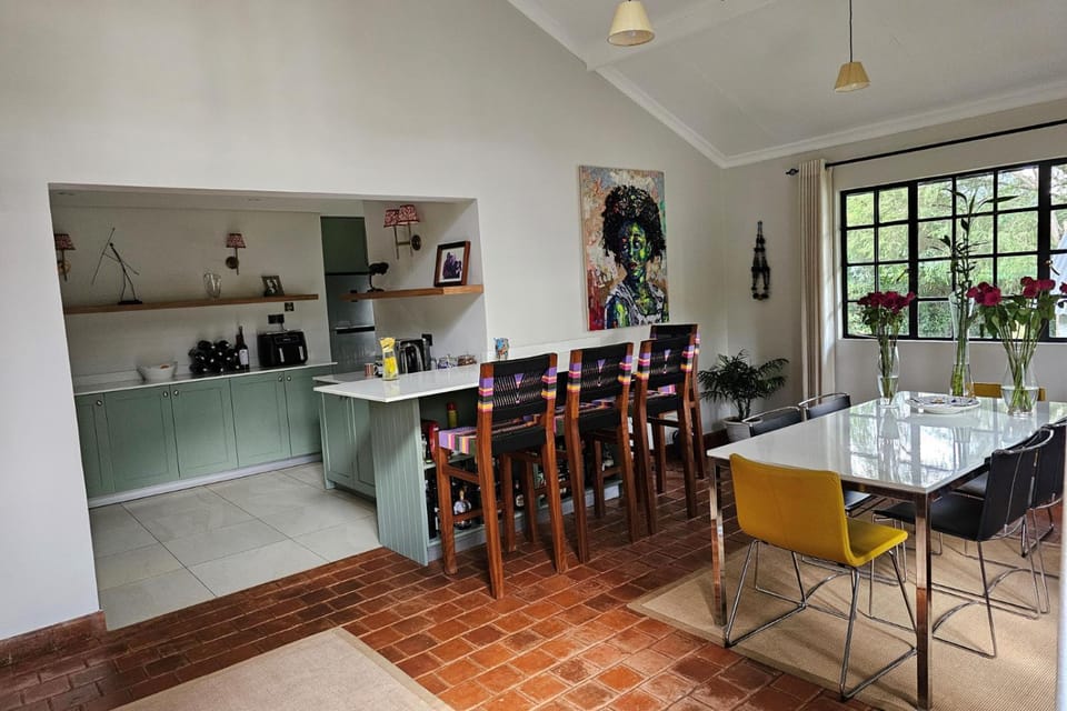 Coffee/tea facilities, Dining area