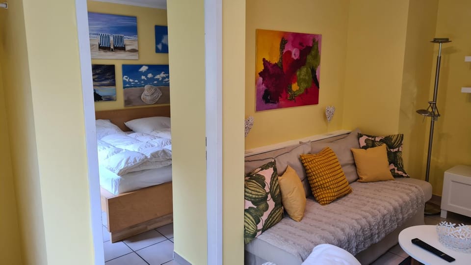 Bed, Living room, Photo of the whole room, Seating area, Bedroom